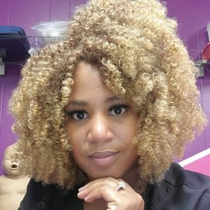 Meet your Posher, Maxine